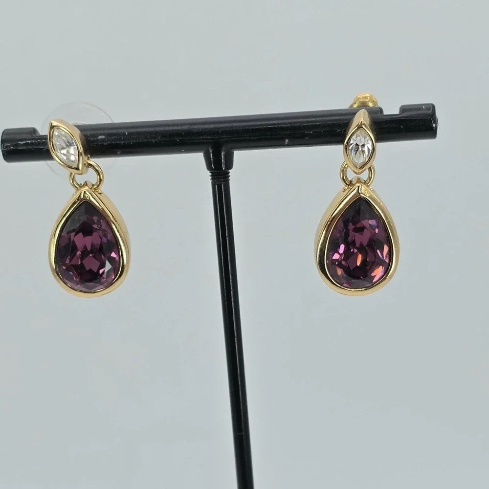 Vtg Signed SWAROVSKI Drop Earrings Plum Colored‎ Pear Cut Crystal 18k Gold Plate